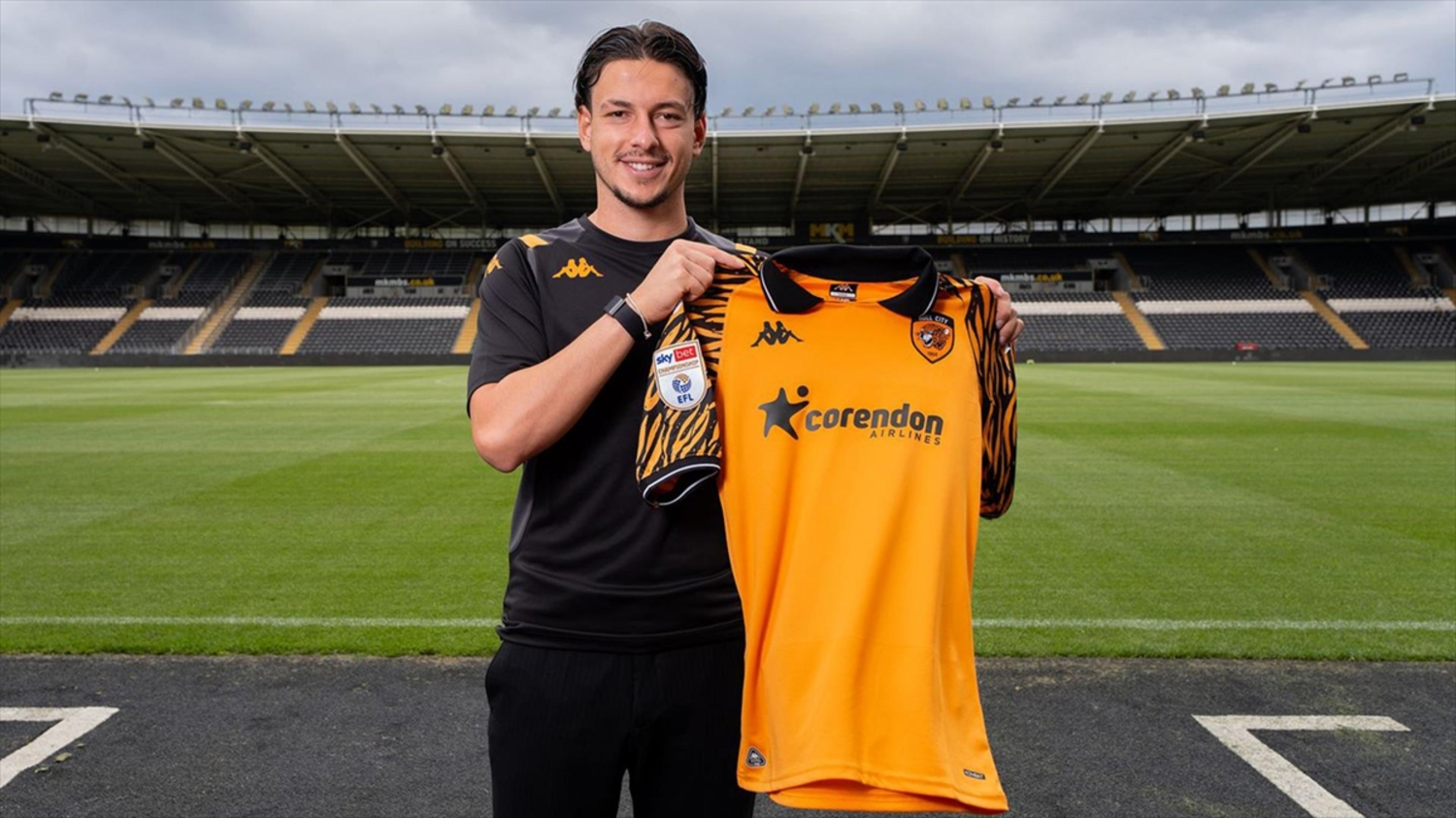 Enis Destan Hull City ile imzaladı